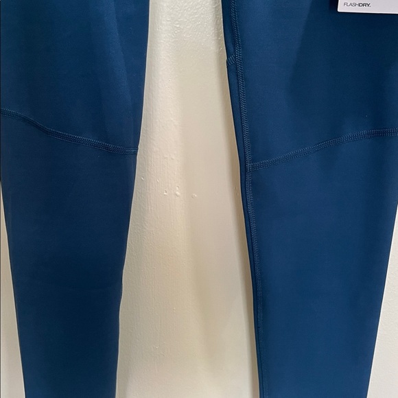 The Northface Women’s Paramount Tights NWT (XS) - Picture 4 of 8